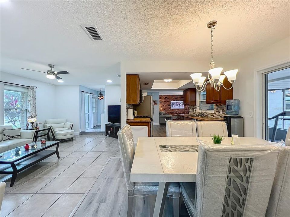 待售: $409,000 (3 贝兹, 2 浴室, 1602 平方英尺)