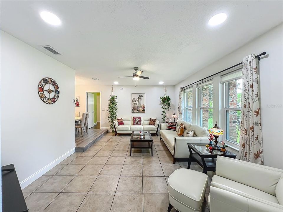 待售: $409,000 (3 贝兹, 2 浴室, 1602 平方英尺)