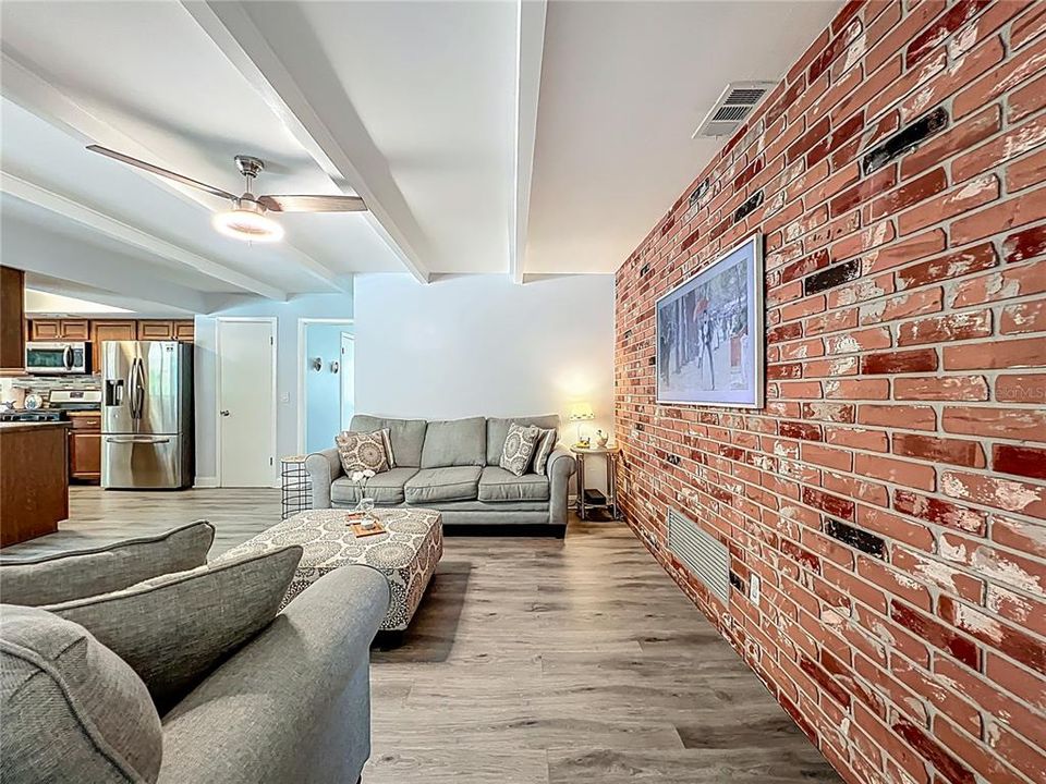 待售: $409,000 (3 贝兹, 2 浴室, 1602 平方英尺)