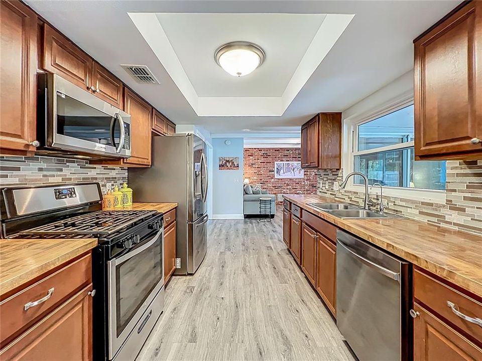 待售: $409,000 (3 贝兹, 2 浴室, 1602 平方英尺)