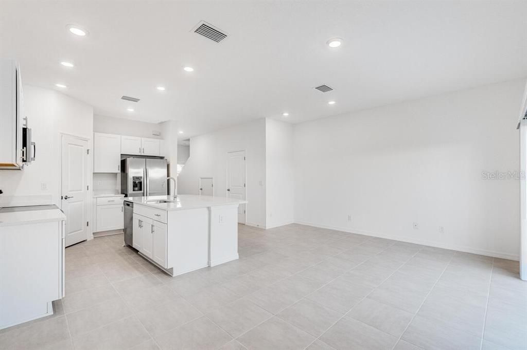 Под контрактом: $2,250 (3 спален, 2 ванн, 1373 Квадратных фут)