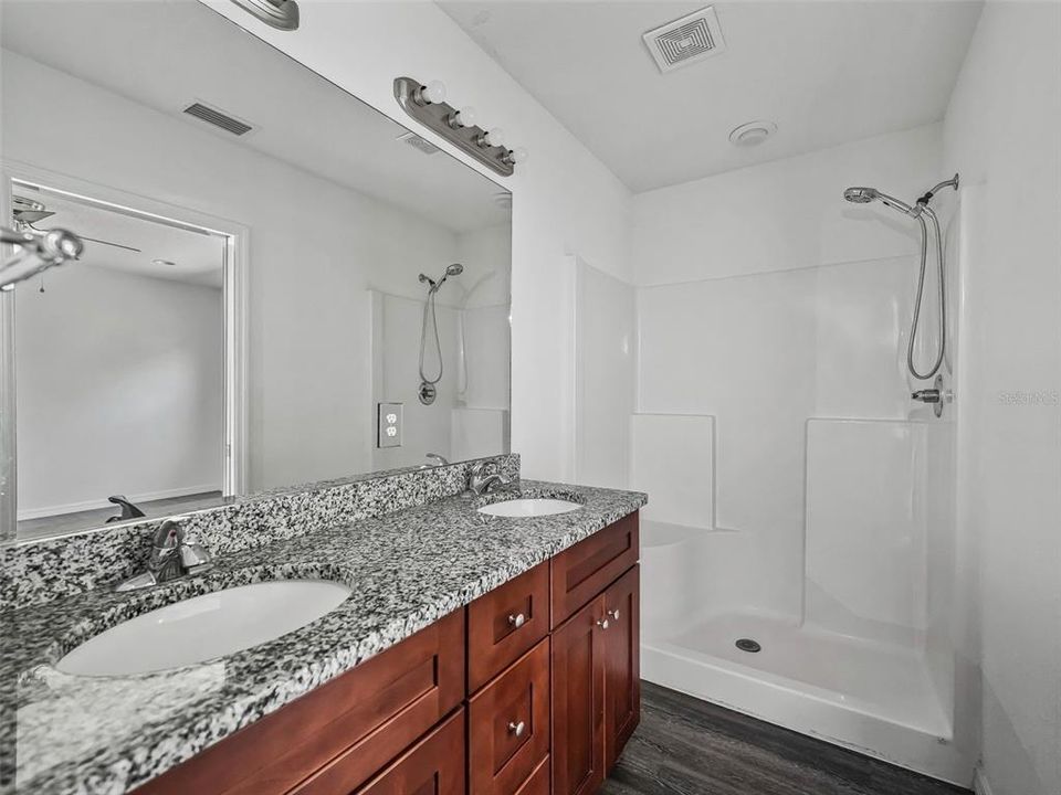 En Venta: $249,000 (3 camas, 2 baños, 1310 Pies cuadrados)