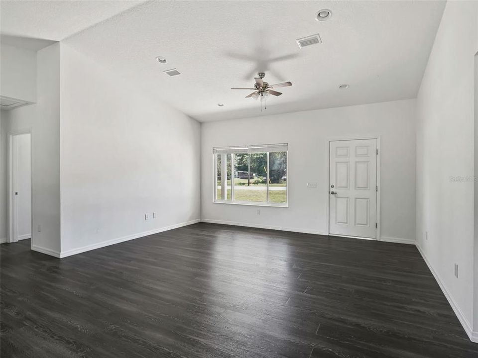 En Venta: $249,000 (3 camas, 2 baños, 1310 Pies cuadrados)