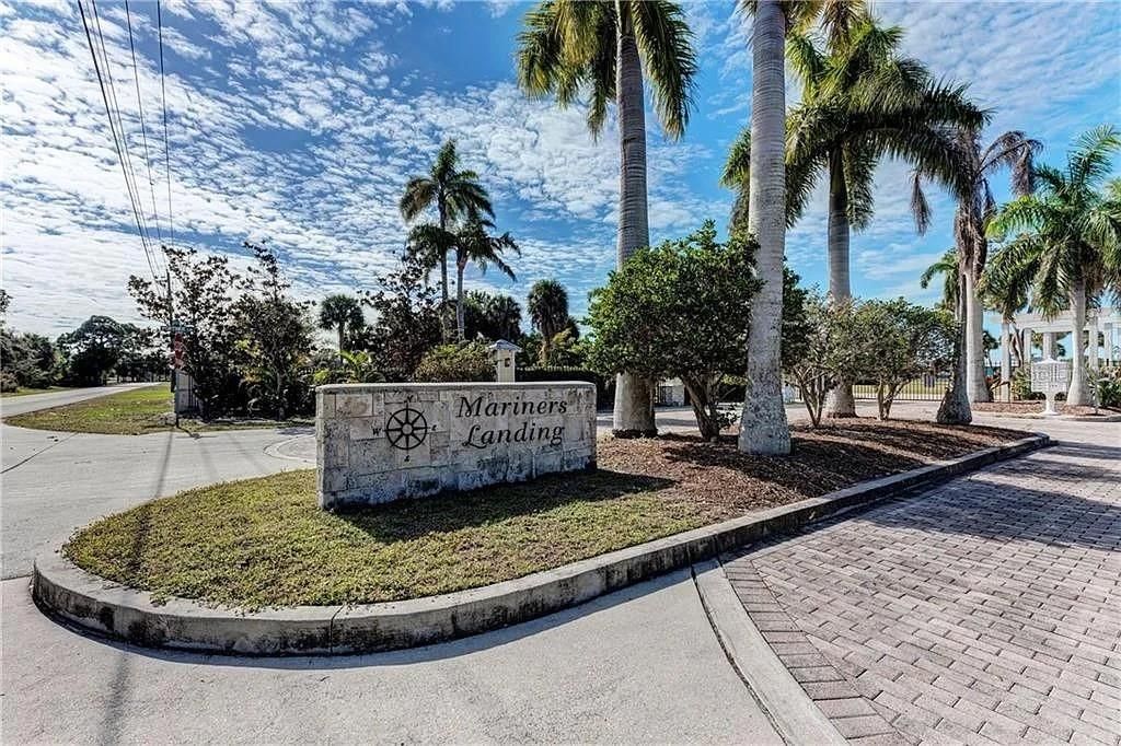 待售: $400,000 (0.30 acres)