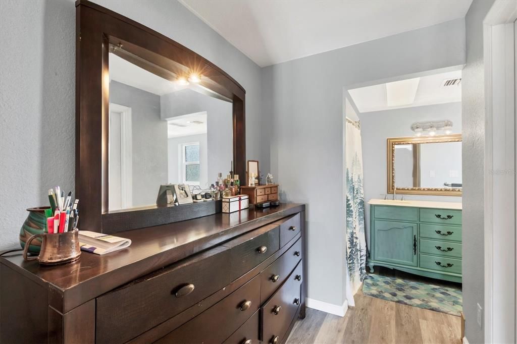 En Venta: $379,900 (3 camas, 2 baños, 2456 Pies cuadrados)