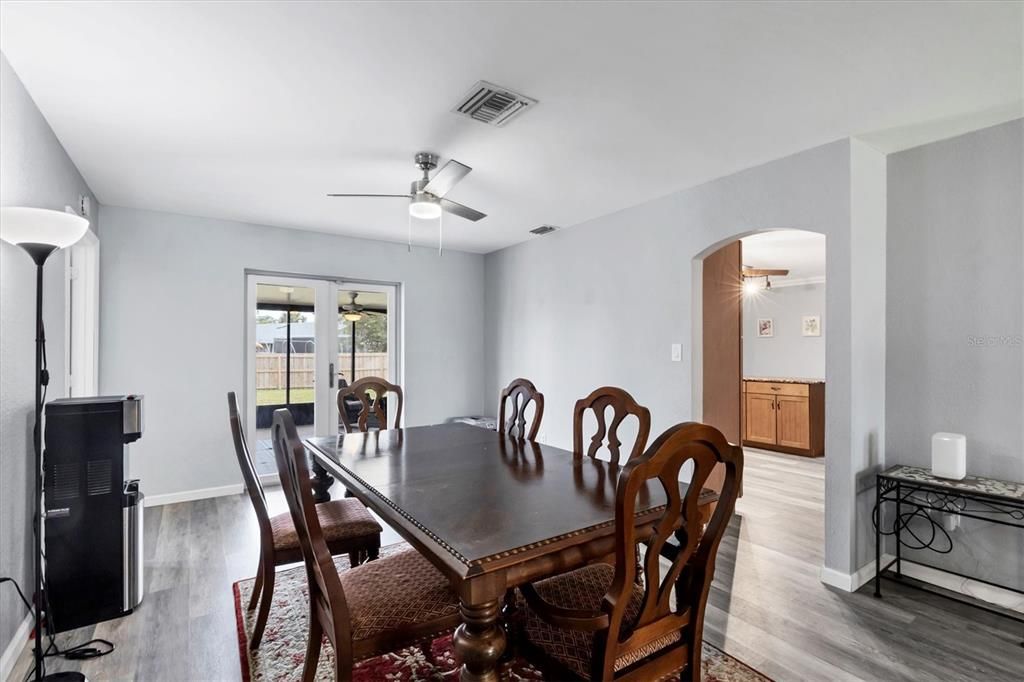 En Venta: $379,900 (3 camas, 2 baños, 2456 Pies cuadrados)