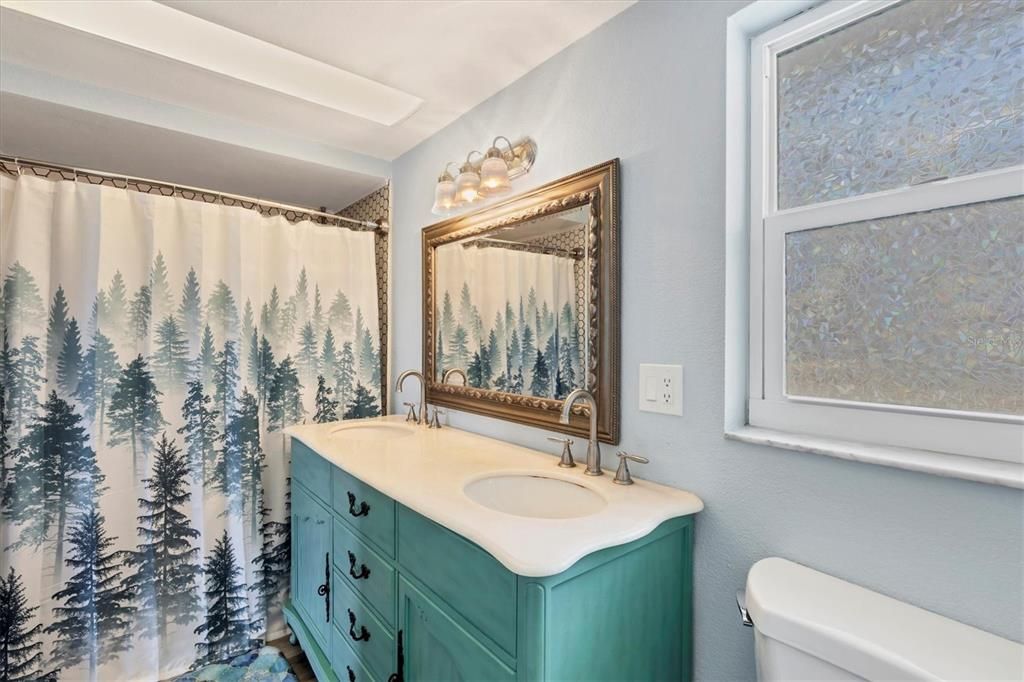 En Venta: $379,900 (3 camas, 2 baños, 2456 Pies cuadrados)