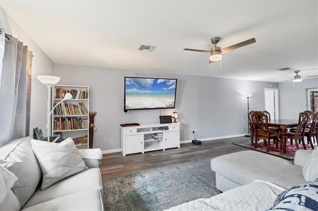 En Venta: $379,900 (3 camas, 2 baños, 2456 Pies cuadrados)