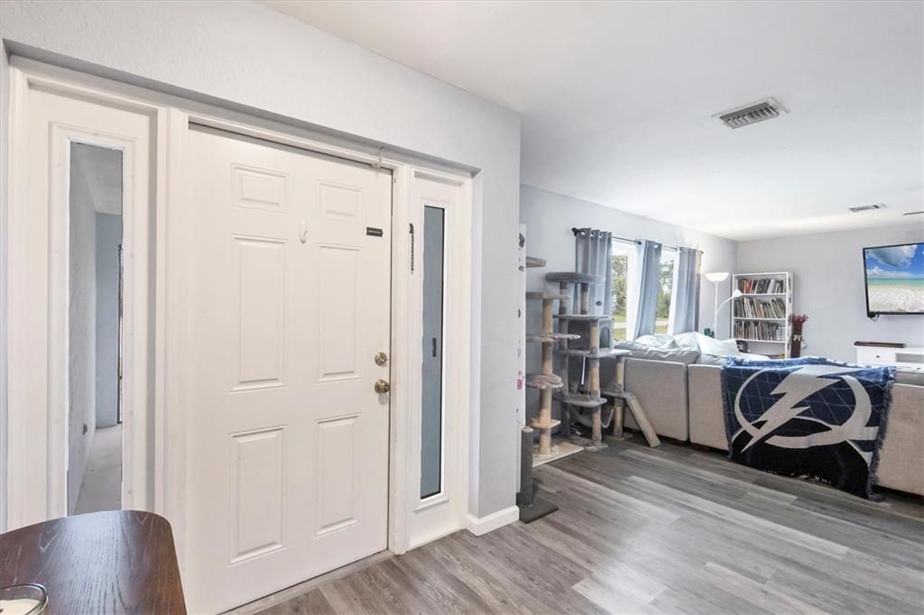 En Venta: $379,900 (3 camas, 2 baños, 2456 Pies cuadrados)