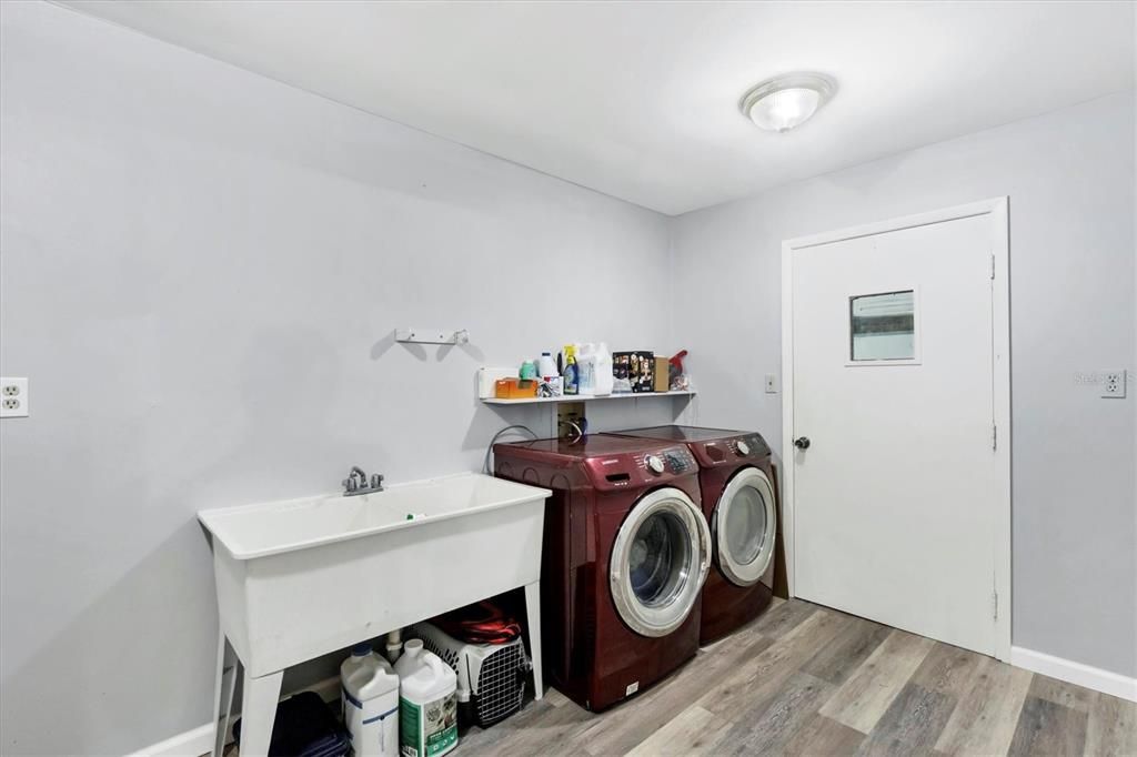 En Venta: $379,900 (3 camas, 2 baños, 2456 Pies cuadrados)