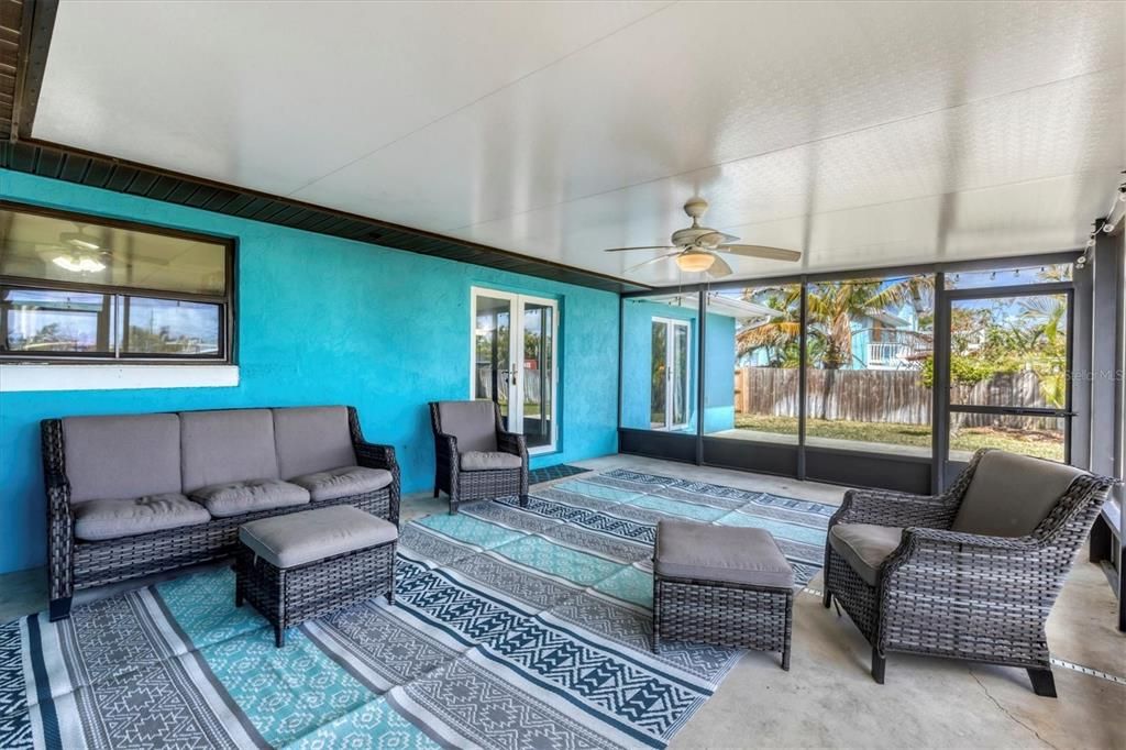 En Venta: $379,900 (3 camas, 2 baños, 2456 Pies cuadrados)