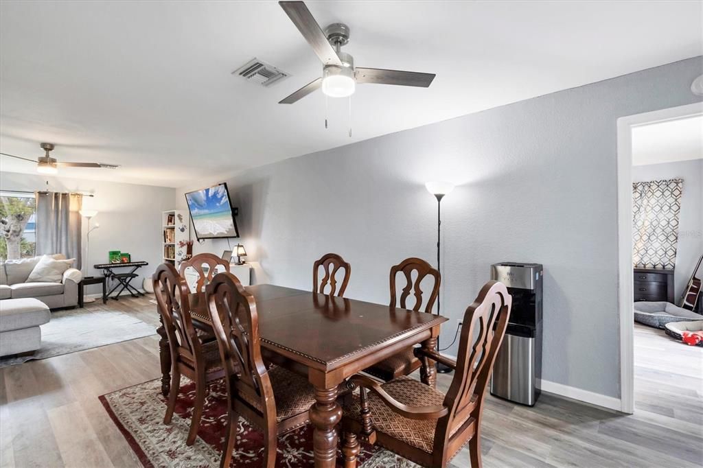 En Venta: $379,900 (3 camas, 2 baños, 2456 Pies cuadrados)