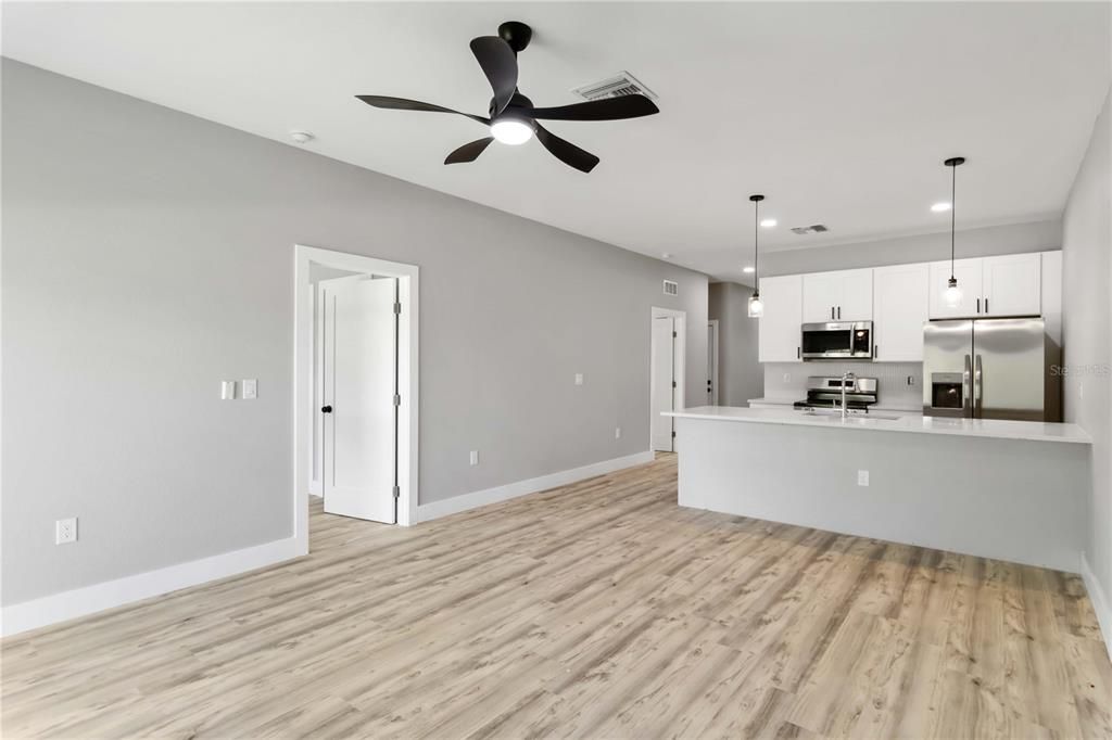 En Venta: $479,999 (6 camas, 0 baños, 2400 Pies cuadrados)