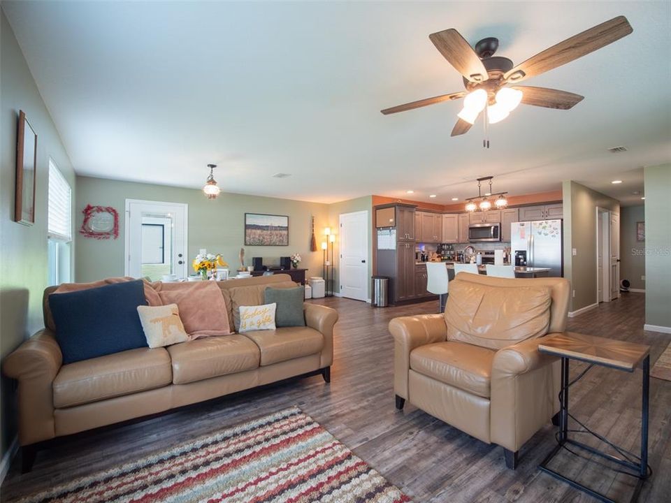 На продажу: $385,000 (3 спален, 2 ванн, 1494 Квадратных фут)