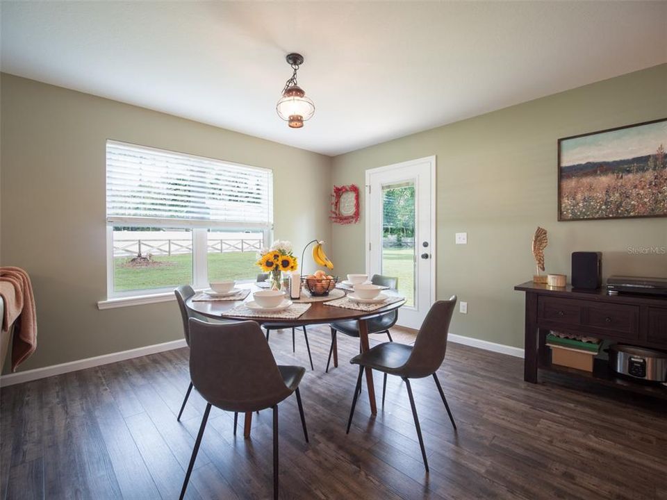 На продажу: $385,000 (3 спален, 2 ванн, 1494 Квадратных фут)