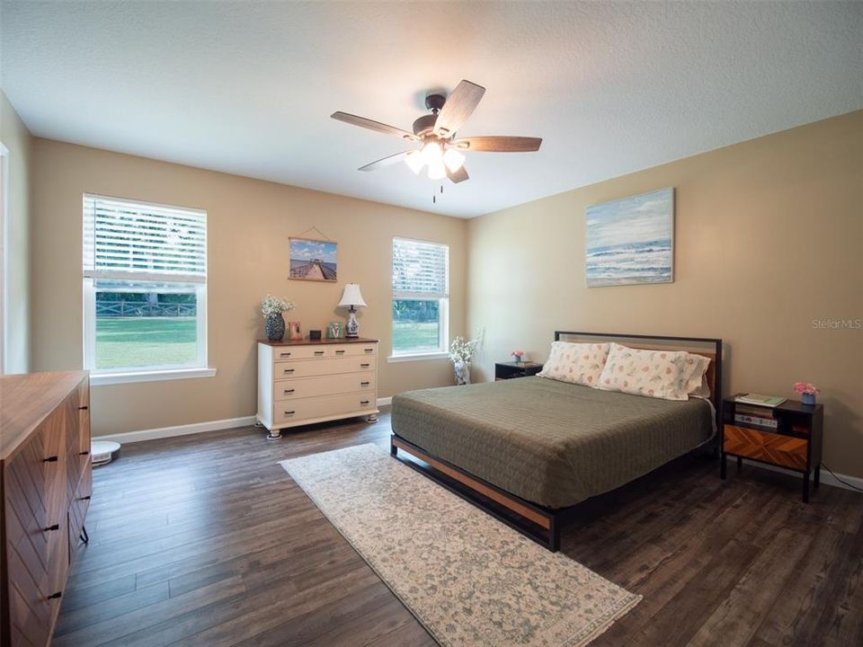 На продажу: $385,000 (3 спален, 2 ванн, 1494 Квадратных фут)