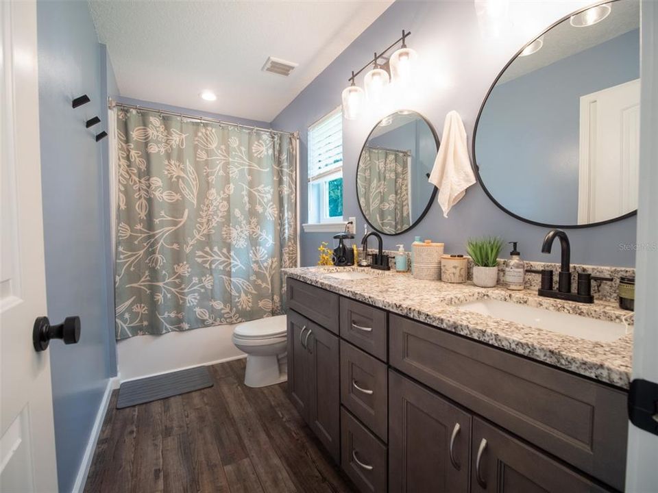 На продажу: $385,000 (3 спален, 2 ванн, 1494 Квадратных фут)