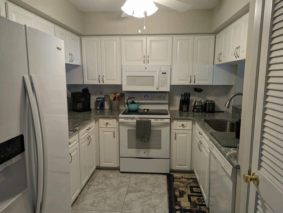For Rent: $3,500 (2 beds, 2 baths, 1012 Square Feet)