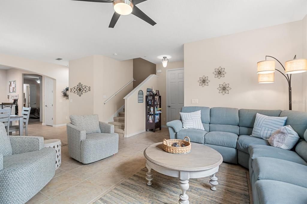 Active With Contract: $325,000 (3 beds, 2 baths, 1956 Square Feet)