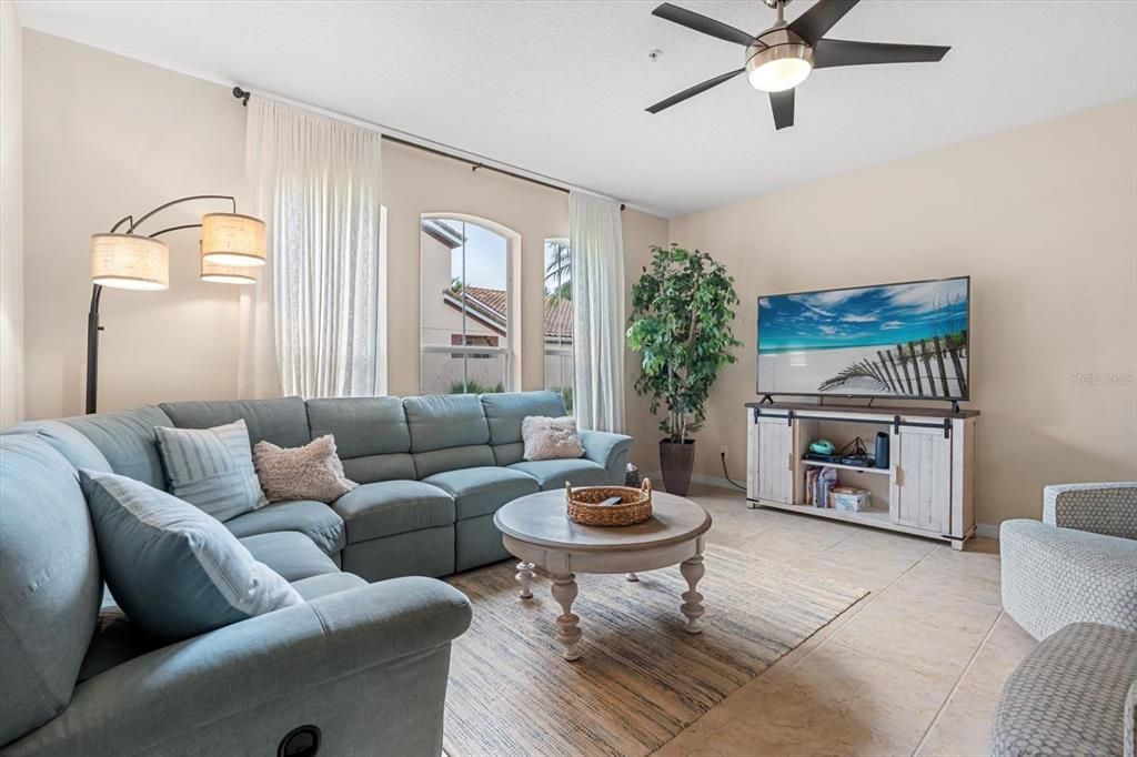 Active With Contract: $325,000 (3 beds, 2 baths, 1956 Square Feet)