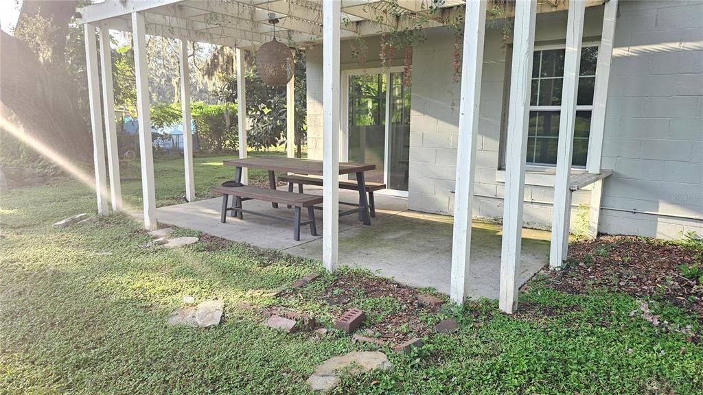 For Sale: $372,000 (3 beds, 2 baths, 1425 Square Feet)