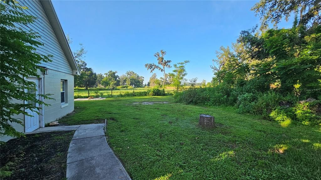 For Sale: $372,000 (3 beds, 2 baths, 1425 Square Feet)