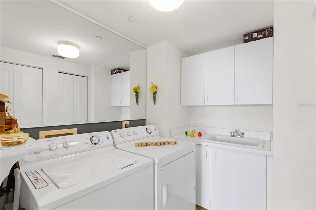 В аренду: $8,000 (2 спален, 2 ванн, 1952 Квадратных фут)