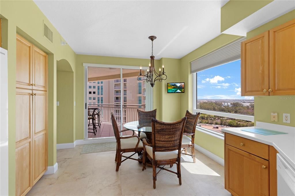 В аренду: $8,000 (2 спален, 2 ванн, 1952 Квадратных фут)