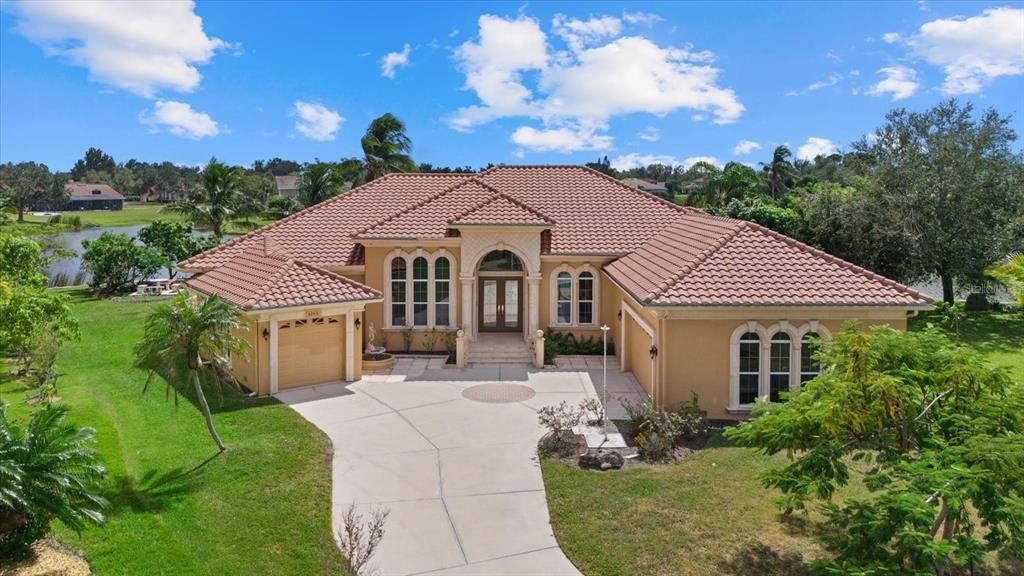 Под контрактом: $1,150,000 (3 спален, 3 ванн, 3828 Квадратных фут)