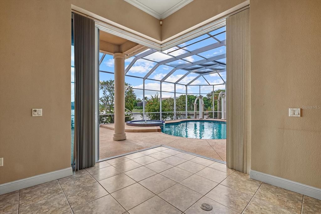 Под контрактом: $1,150,000 (3 спален, 3 ванн, 3828 Квадратных фут)