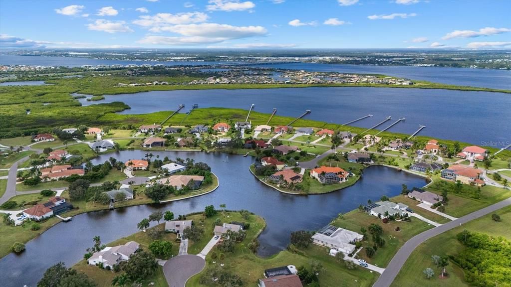 Под контрактом: $1,150,000 (3 спален, 3 ванн, 3828 Квадратных фут)