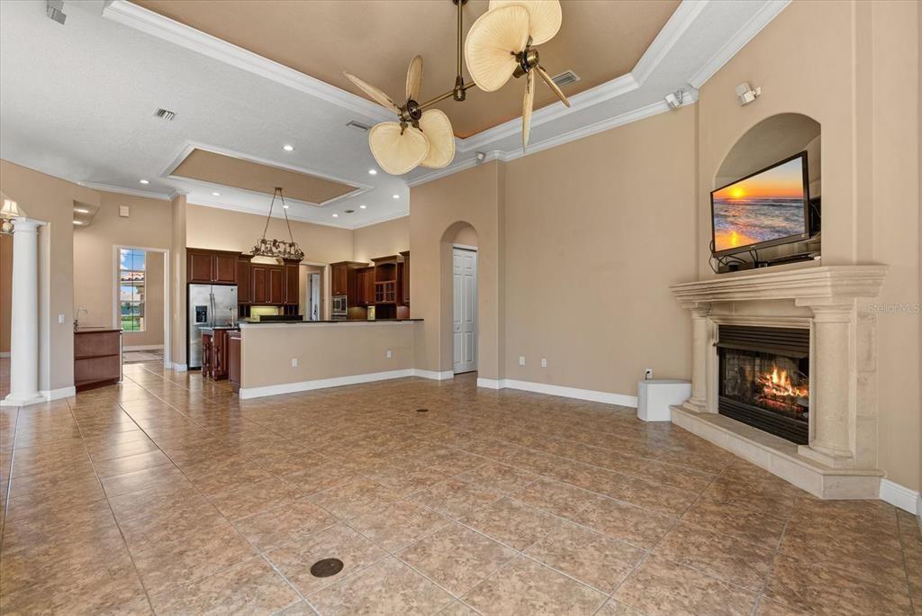 Под контрактом: $1,150,000 (3 спален, 3 ванн, 3828 Квадратных фут)