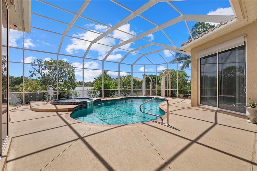 Под контрактом: $1,150,000 (3 спален, 3 ванн, 3828 Квадратных фут)