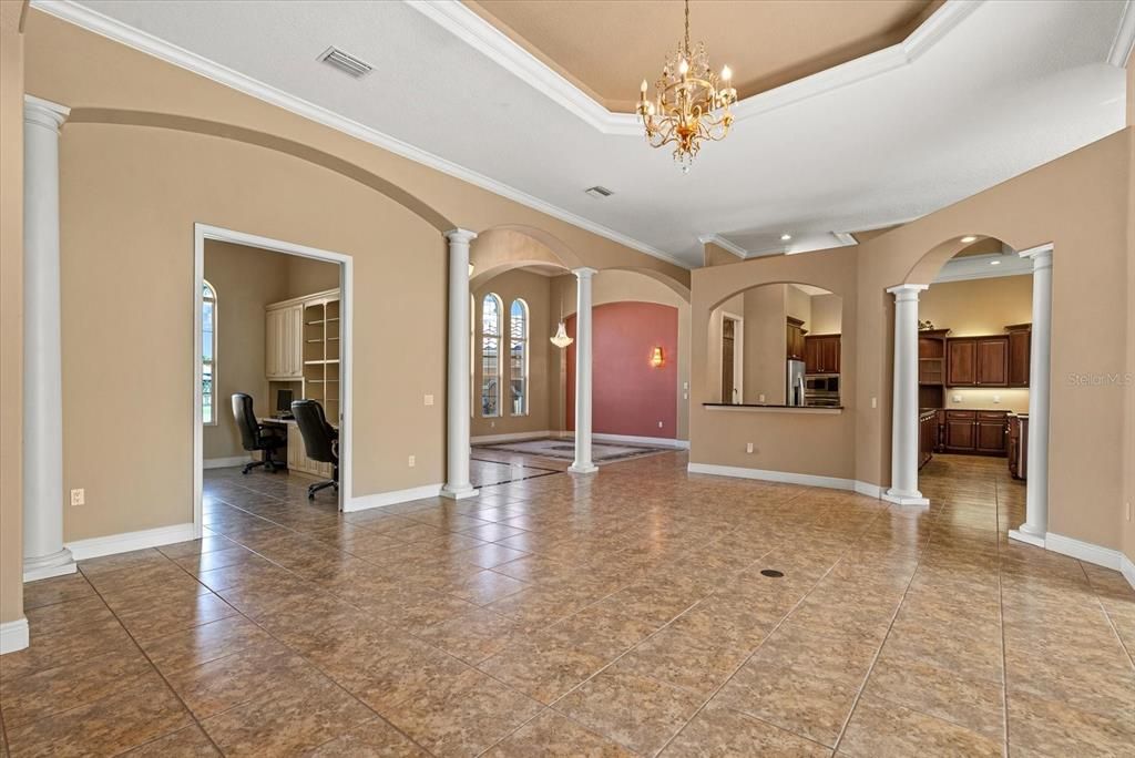 Под контрактом: $1,150,000 (3 спален, 3 ванн, 3828 Квадратных фут)