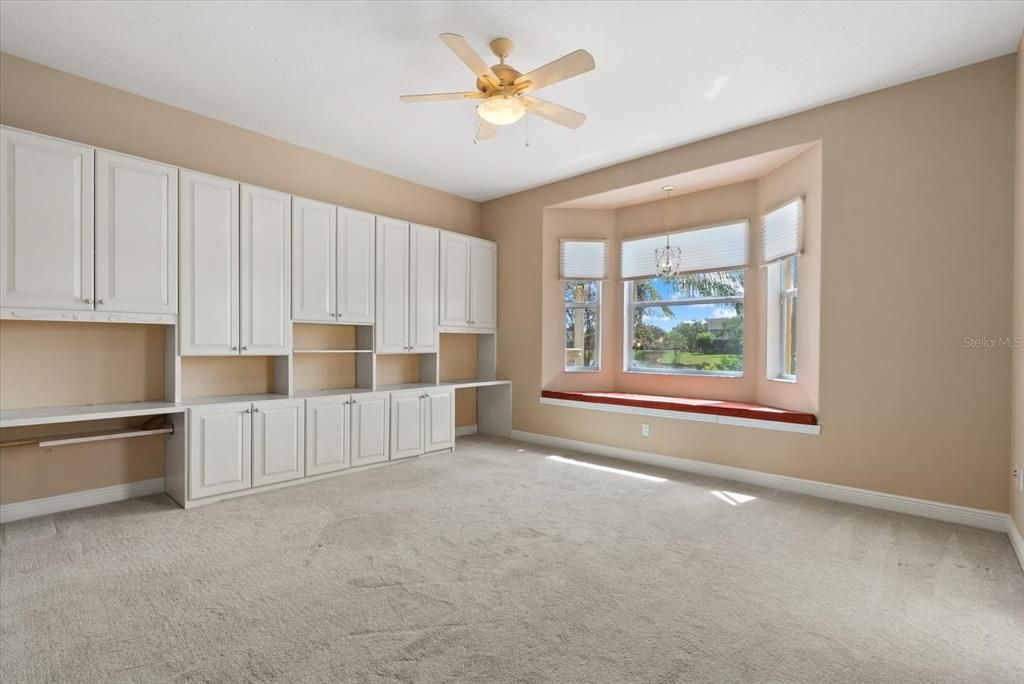 Под контрактом: $1,150,000 (3 спален, 3 ванн, 3828 Квадратных фут)