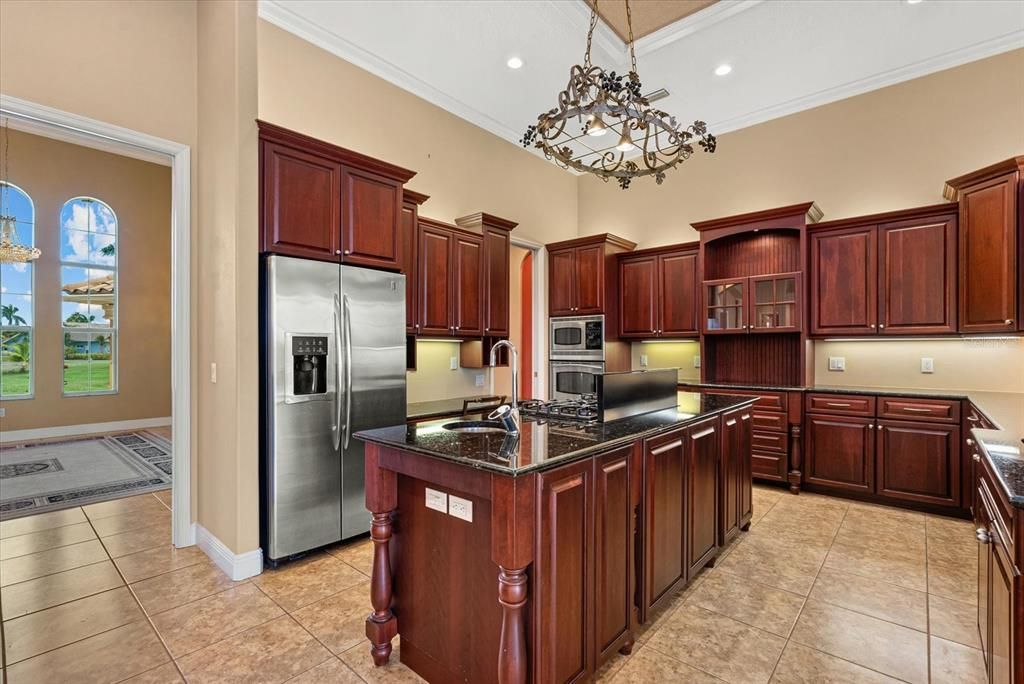 Под контрактом: $1,150,000 (3 спален, 3 ванн, 3828 Квадратных фут)