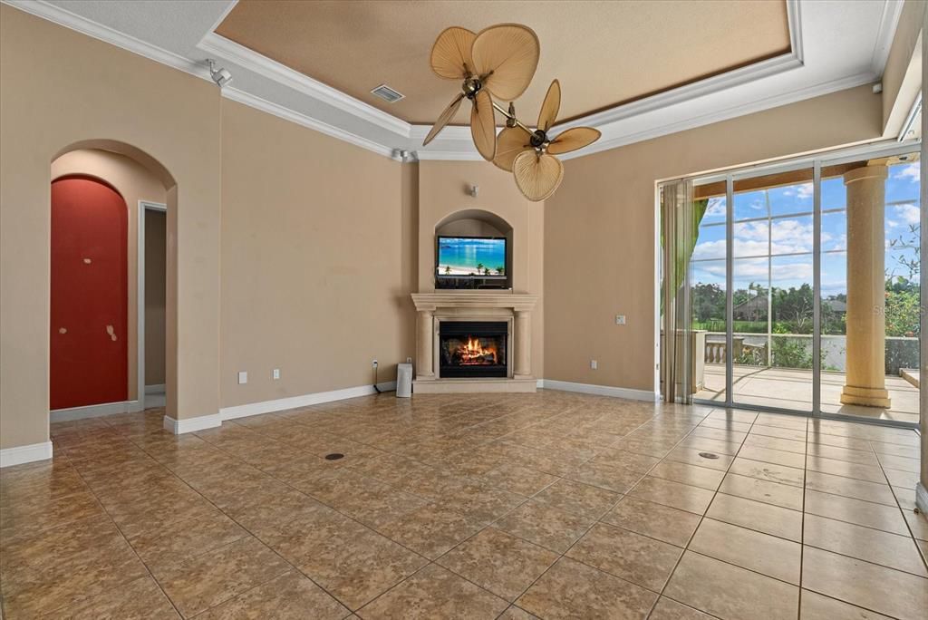 Под контрактом: $1,150,000 (3 спален, 3 ванн, 3828 Квадратных фут)