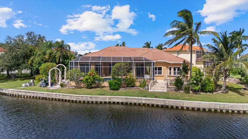 Под контрактом: $1,150,000 (3 спален, 3 ванн, 3828 Квадратных фут)