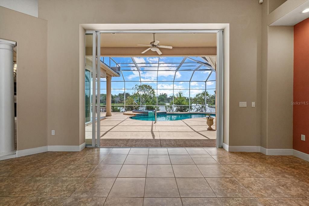 Под контрактом: $1,150,000 (3 спален, 3 ванн, 3828 Квадратных фут)