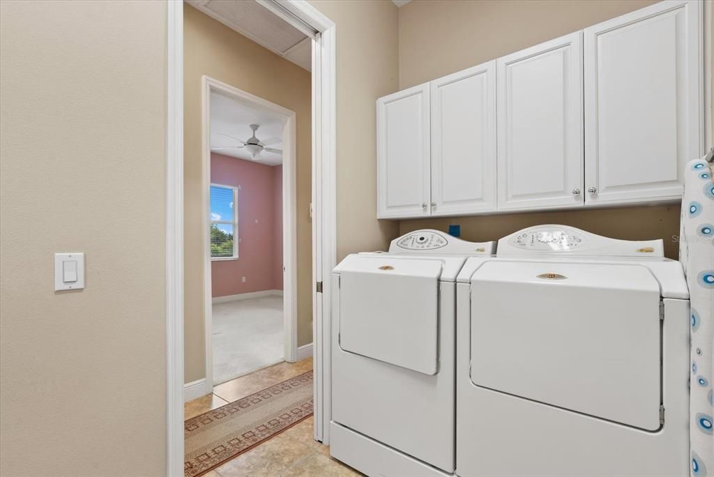 Под контрактом: $1,150,000 (3 спален, 3 ванн, 3828 Квадратных фут)