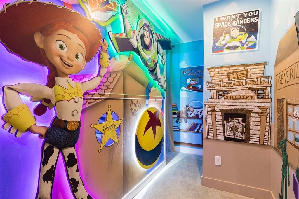 For Sale: $2,795,000 (7 beds, 7 baths, 5944 Square Feet)