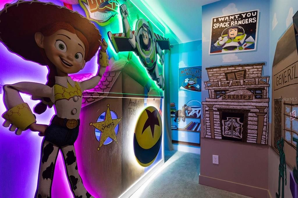 For Sale: $2,795,000 (7 beds, 7 baths, 5944 Square Feet)