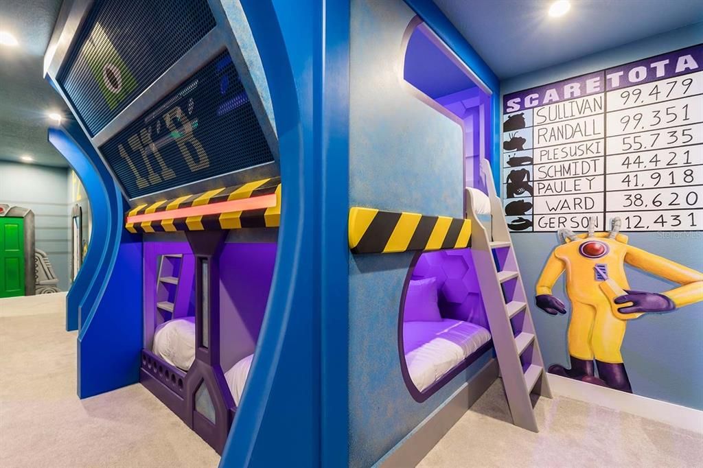 For Sale: $2,795,000 (7 beds, 7 baths, 5944 Square Feet)