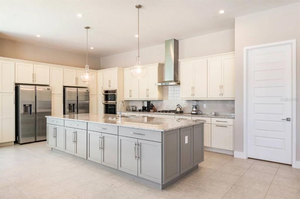 For Sale: $2,795,000 (7 beds, 7 baths, 5944 Square Feet)