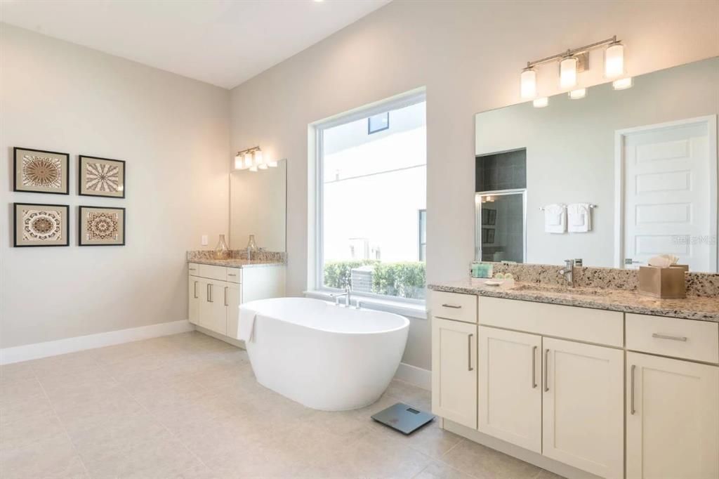 For Sale: $2,795,000 (7 beds, 7 baths, 5944 Square Feet)