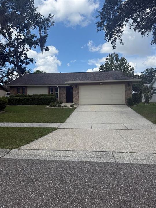 Recently Rented: $2,200 (3 beds, 2 baths, 1495 Square Feet)