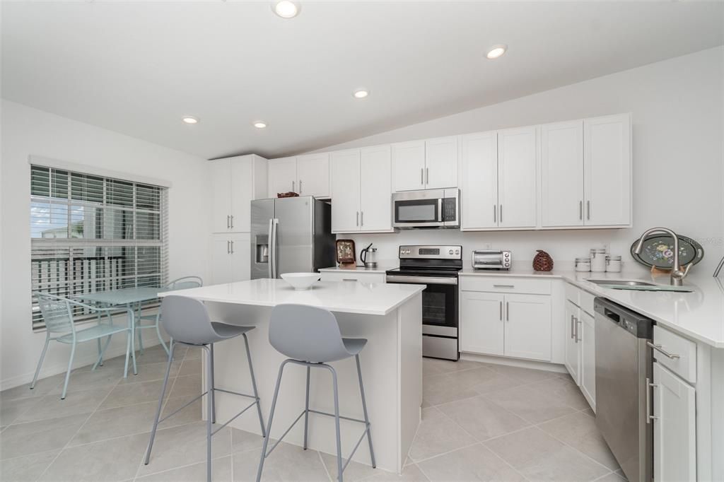 В аренду: $2,300 (2 спален, 2 ванн, 1569 Квадратных фут)