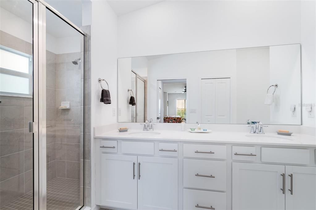 В аренду: $2,300 (2 спален, 2 ванн, 1569 Квадратных фут)