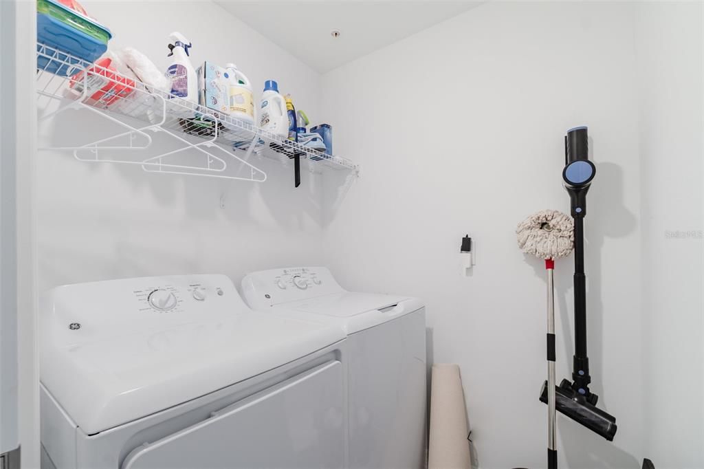 В аренду: $2,300 (2 спален, 2 ванн, 1569 Квадратных фут)