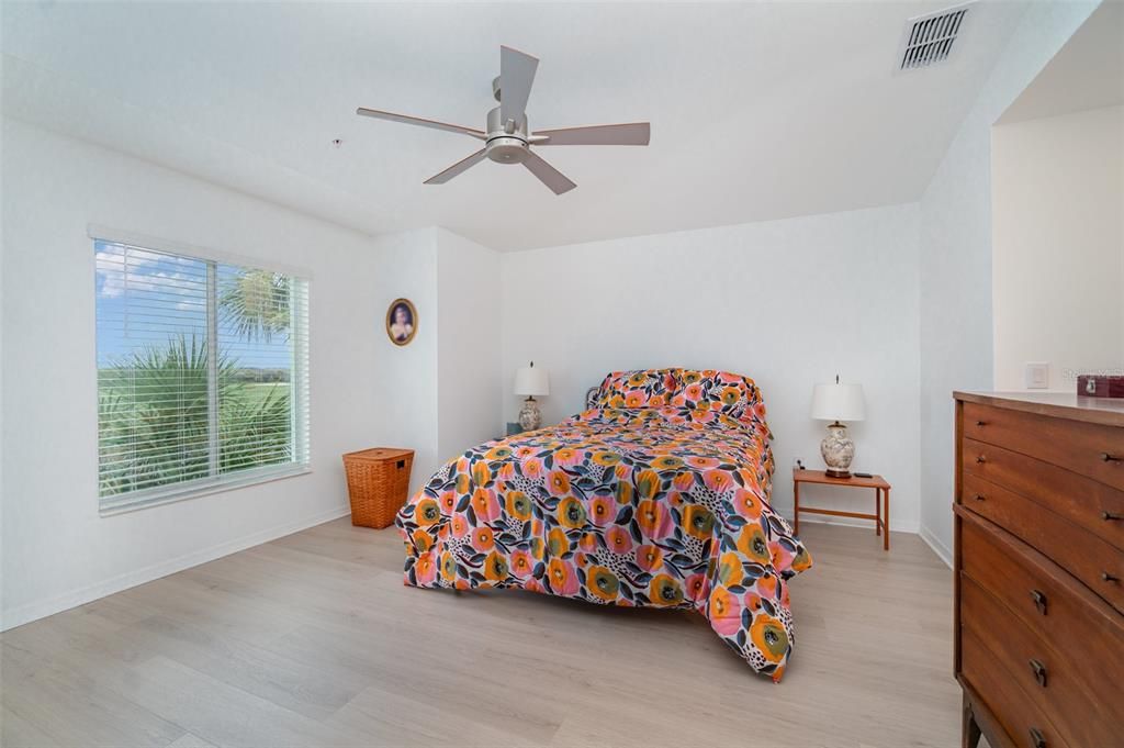 В аренду: $2,300 (2 спален, 2 ванн, 1569 Квадратных фут)